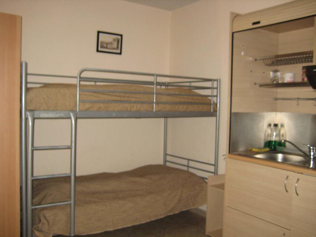 Etagenbett im gemischten Schlafsaal